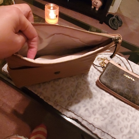 2 CK handbags - Picture 4 of 7